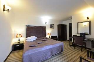 Отель Contele Vladimir Бран Двухместный номер с 1 кроватью и гидромассажной ванной-1